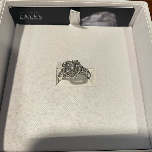 Marilyn Monroe Zales Collection 3/4 CT ring. - Picture 9 of 9